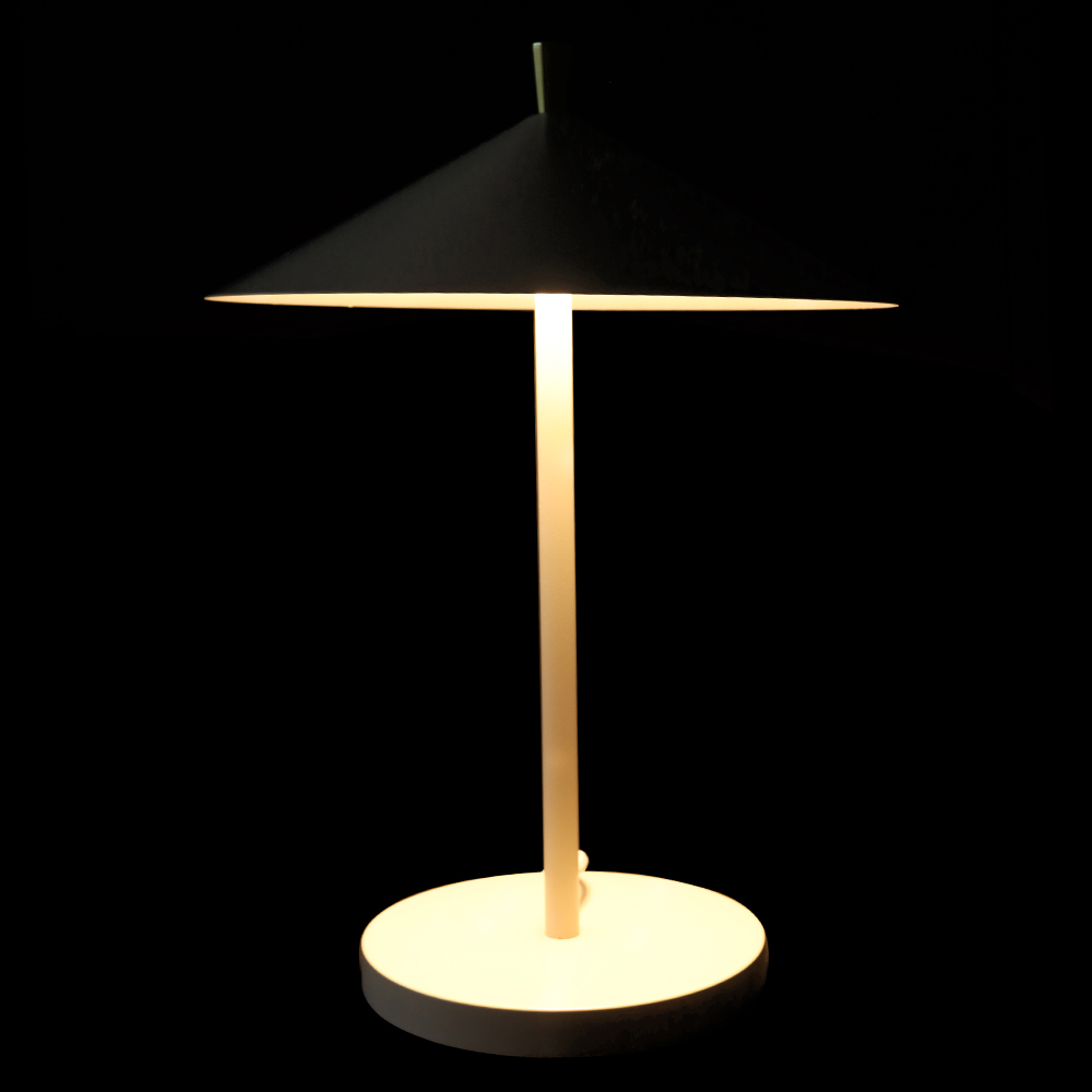 ABAJUR DECORATIVO METAL CONE BIVOLT (BRANCO DOURADO) 42cm 30d